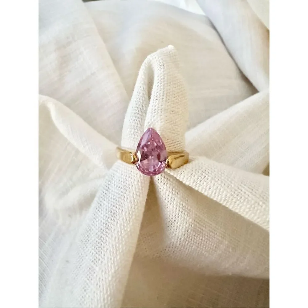 Super sparkly light pink pear cut cubic zirconia ring size 8